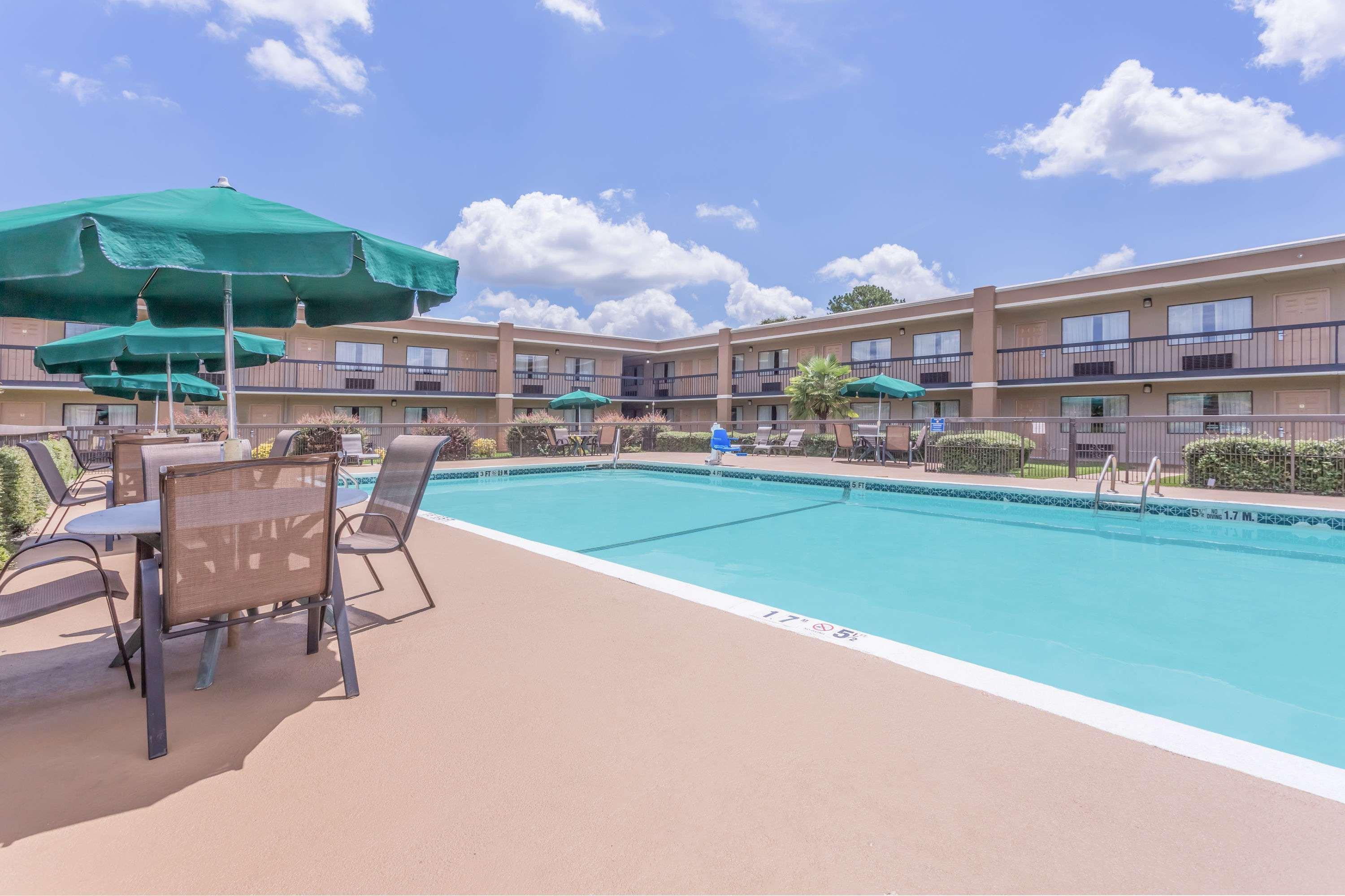 Hotel Ramada By Wyndham Macon Exterior foto